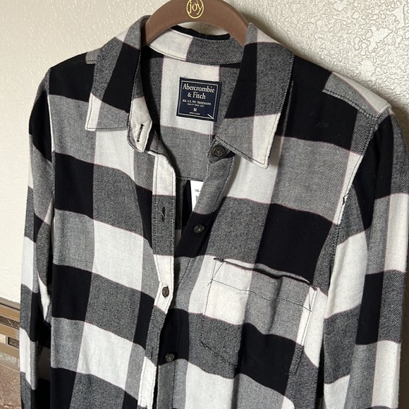 A&F plaid button down top - Picture 2 of 5
